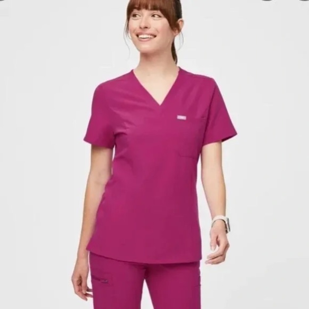 NWT Figs Catarina 1 Pocket Scrub Top L